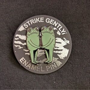 NWT Strike Gently Froggy Friends Enamel Lapel Pin